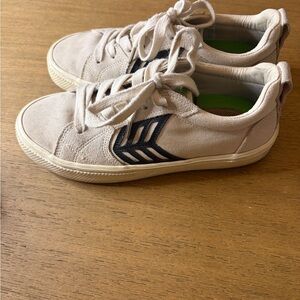 Unisex Cariuma Catiba white/ Beige pro skate sneakers Women’s 6 men’s 4.5